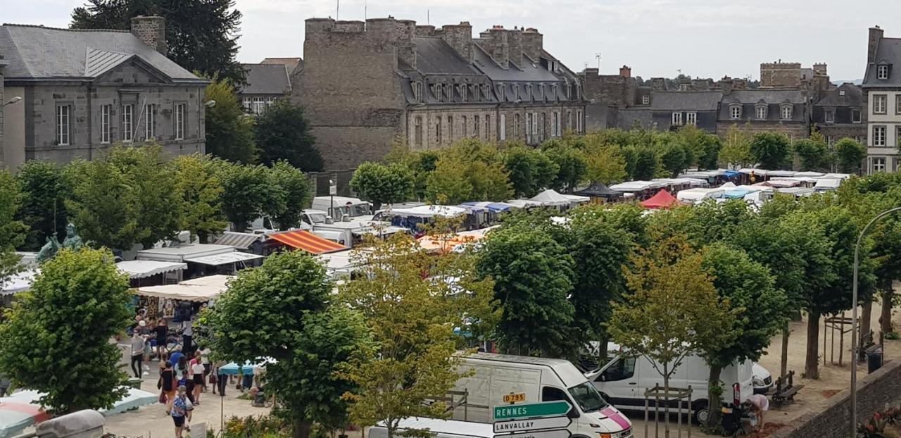 Les Appartements Du Marche Dinan Exterior photo