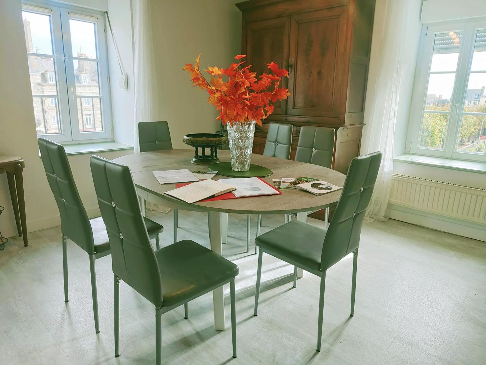 Les Appartements Du Marche Dinan Exterior photo
